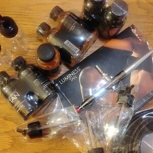Luminess Airbrush Tan Kit with Black and Gold Accents